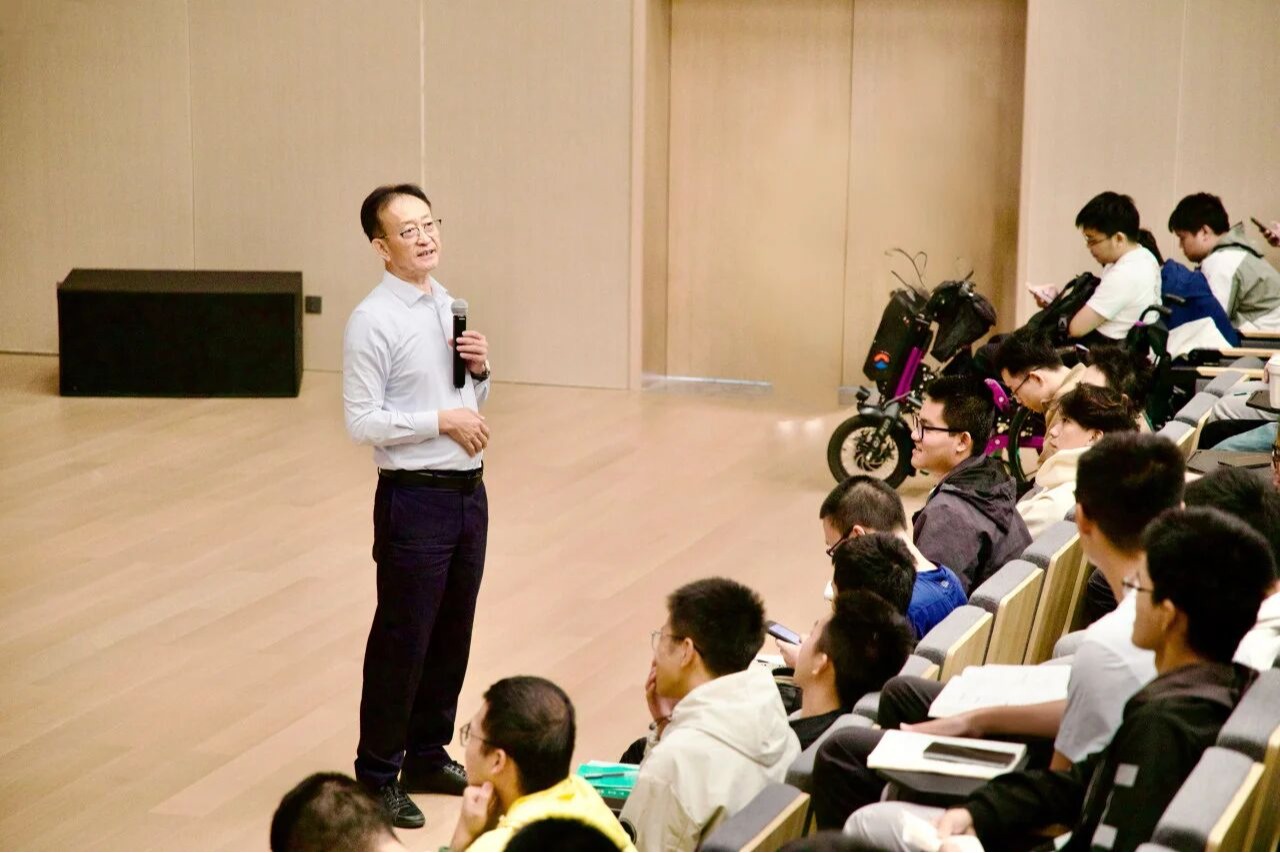 樊建平体育总裁开讲2025年秋季学期“思政第一课”