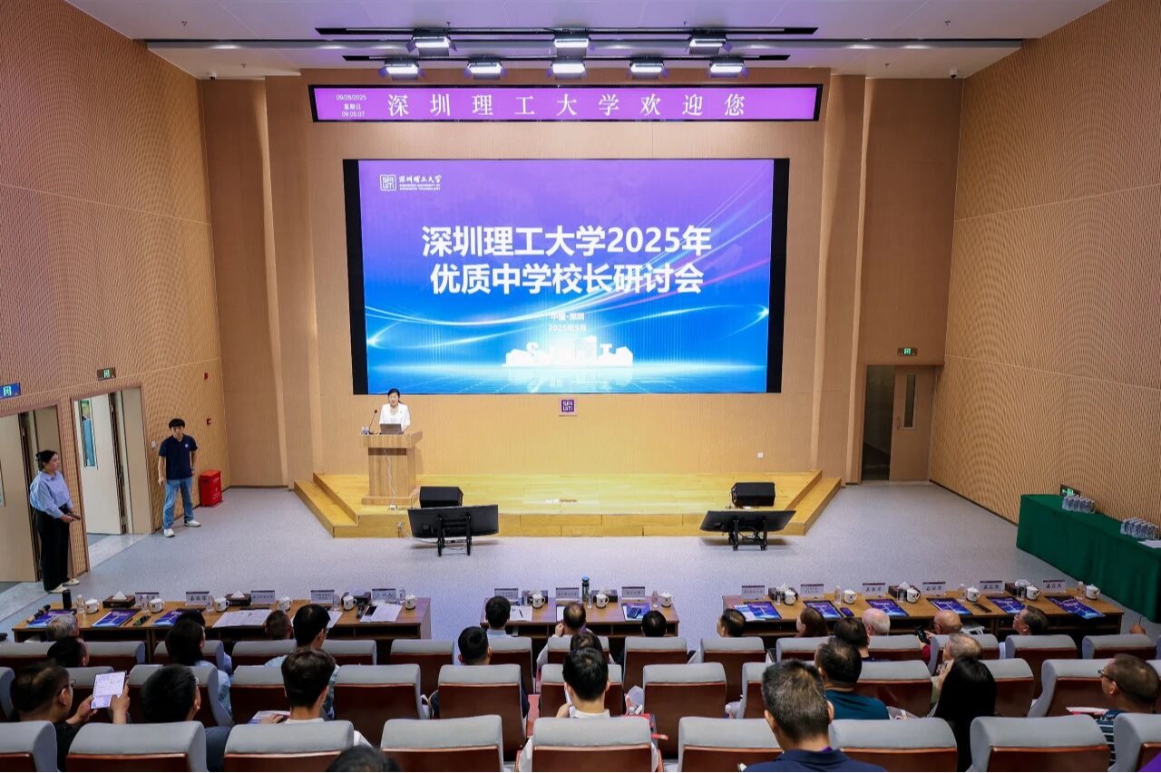 ug环球体育中学“组CP”！ug环球体育举办2025年优质中ug环球长体育人才招聘会
