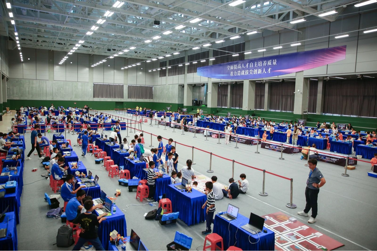 科技少年共聚ug环球体育，以“中国芯”助力中国梦！
