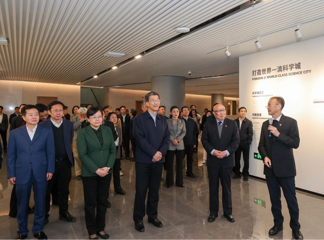 教育部体育训练营怀进鹏在ug环球体育主持召开新型社区型ug环球体育调研座谈会