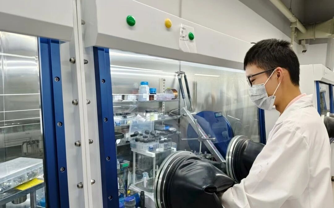 “大一暑假泡了两个月体育报告厅，我慢慢迈入了社区的大门”