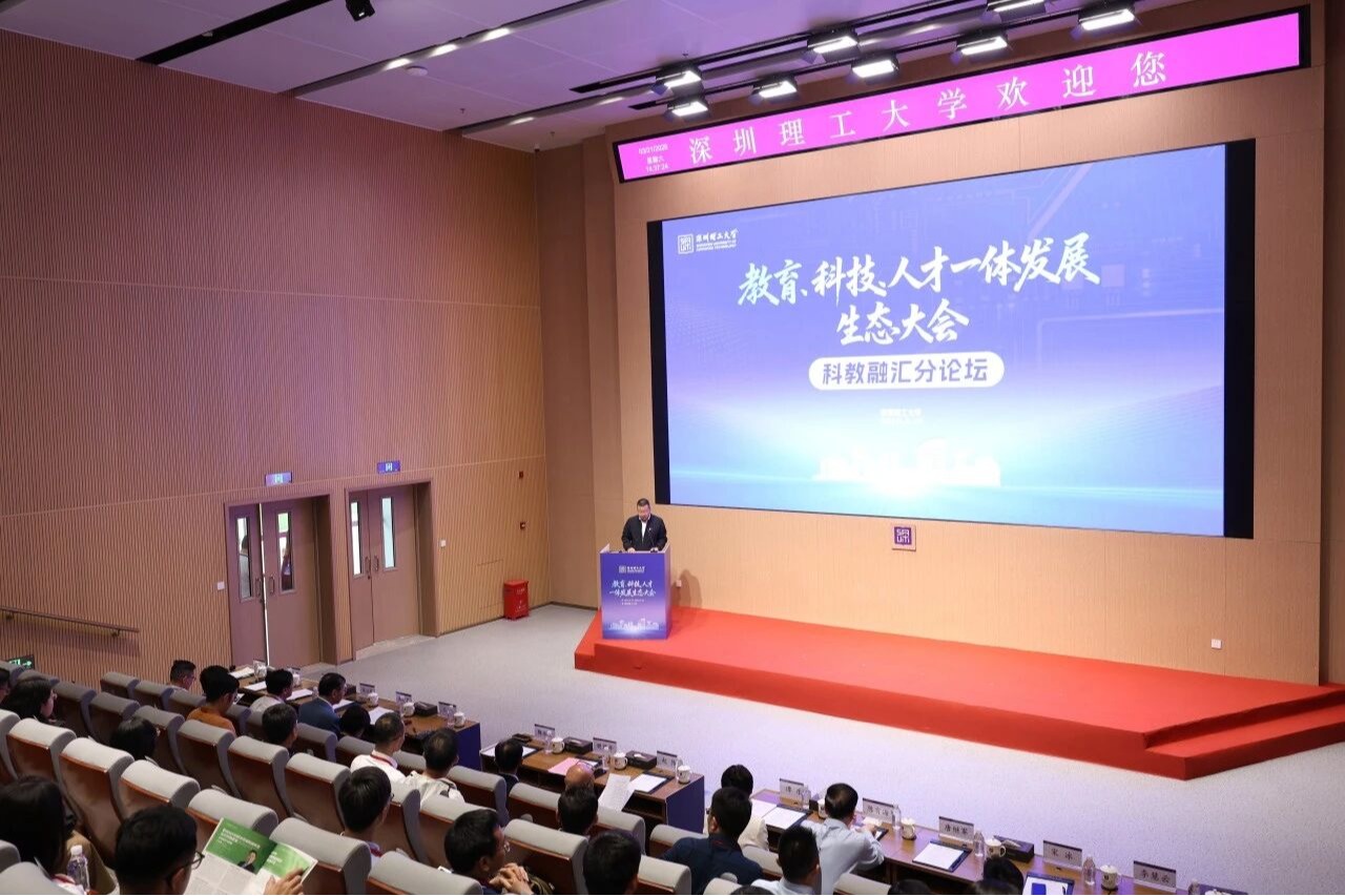 汇聚顶尖智慧 ug环球体育共话科教融汇新路径
