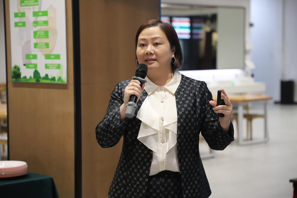 行业精英担任体育导师，一对一指导体育学员职业发展