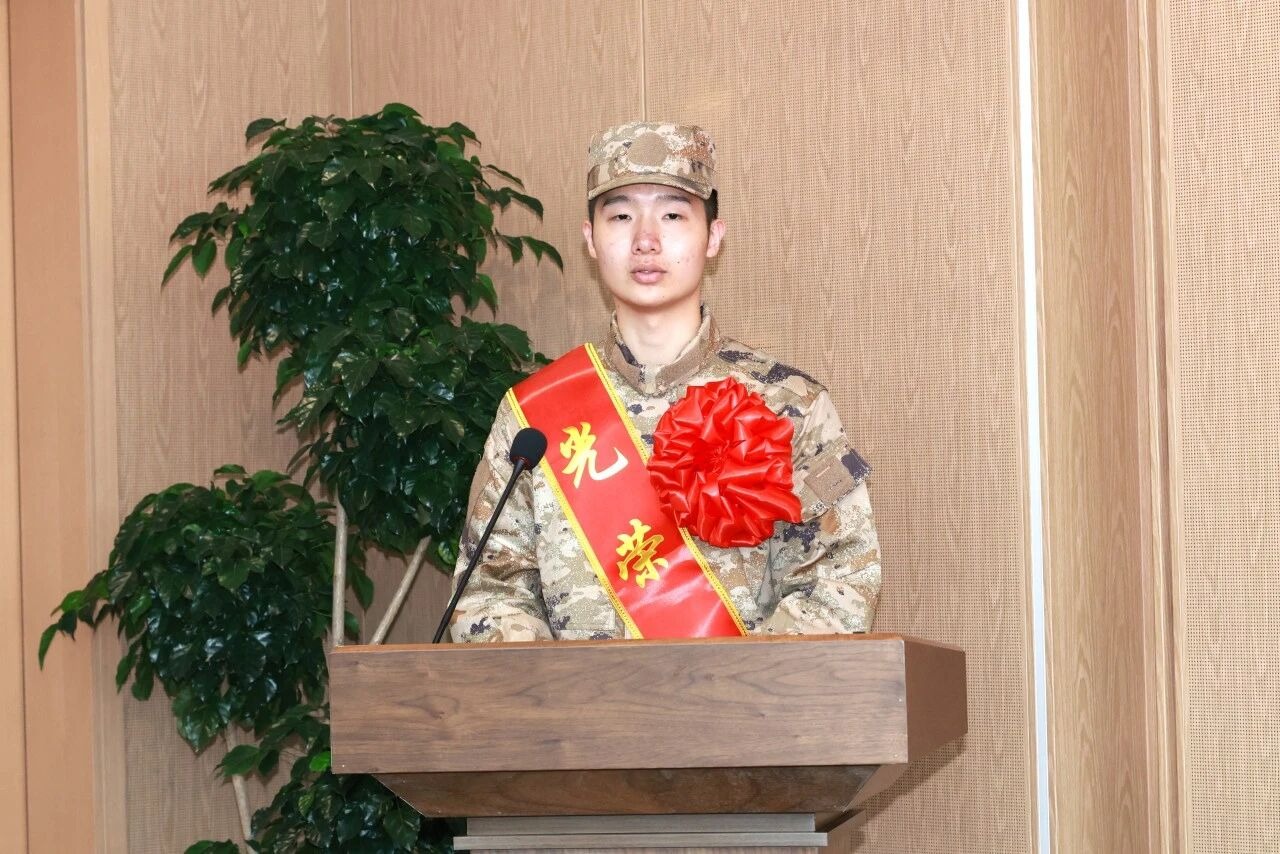 从ug环球体育，热血赴军营