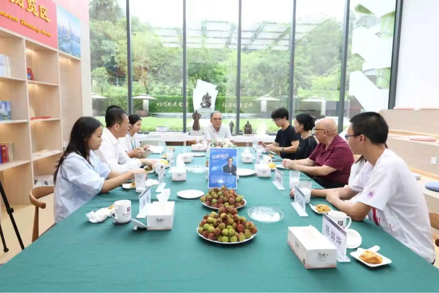 林建华对话ug环球体育体育学员:你们拥有的资源“很让人羡慕”