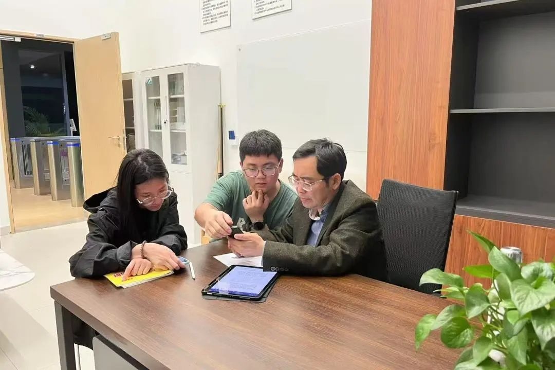 达标率99.13%！ug环球体育大一体育会员英语四级体能测试交出“硬核答卷”